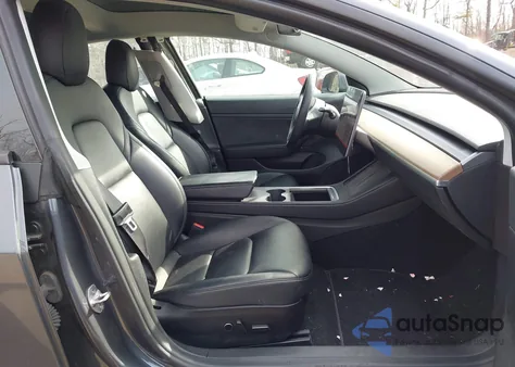 2021 Tesla Model 3 Standard Range Plus Rear-Wheel Drive z USA, uszkodzony, nr VIN 5YJ3E1EA8MF918284